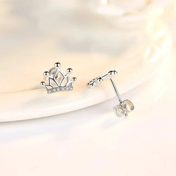 925 Sterling Silver Minimalist Crown Stud Earrings - Picture 3 of 5